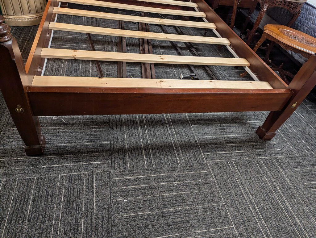 Ethan Allen Queen Size Four Post Bed