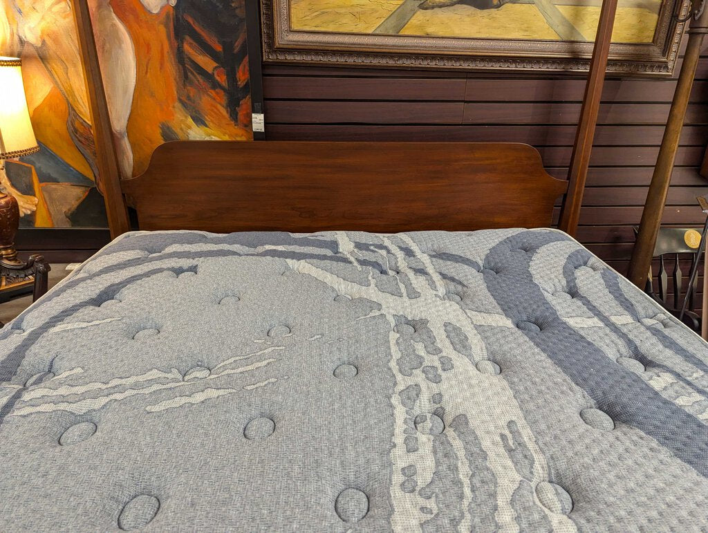Queen Size Henkel Harris Four Post Bed