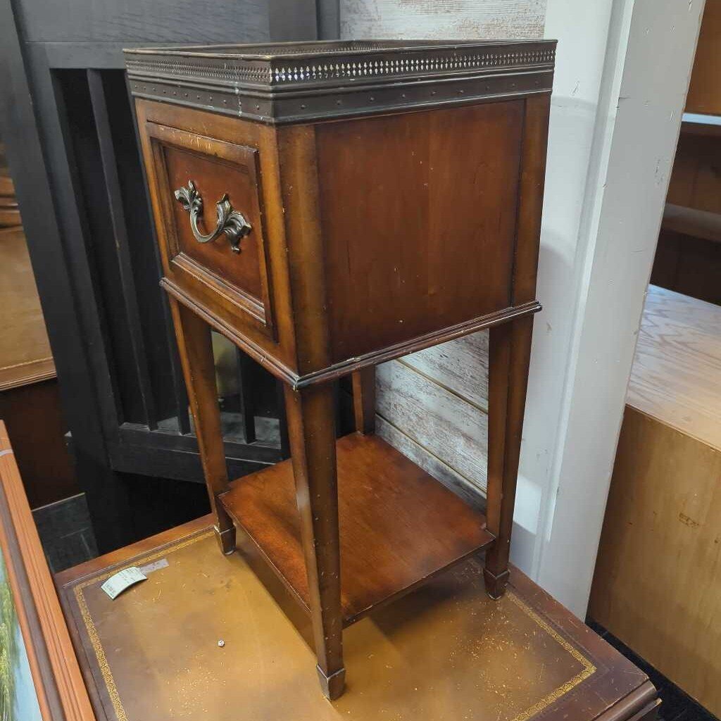 Drexel Heritage One Drawer Stand