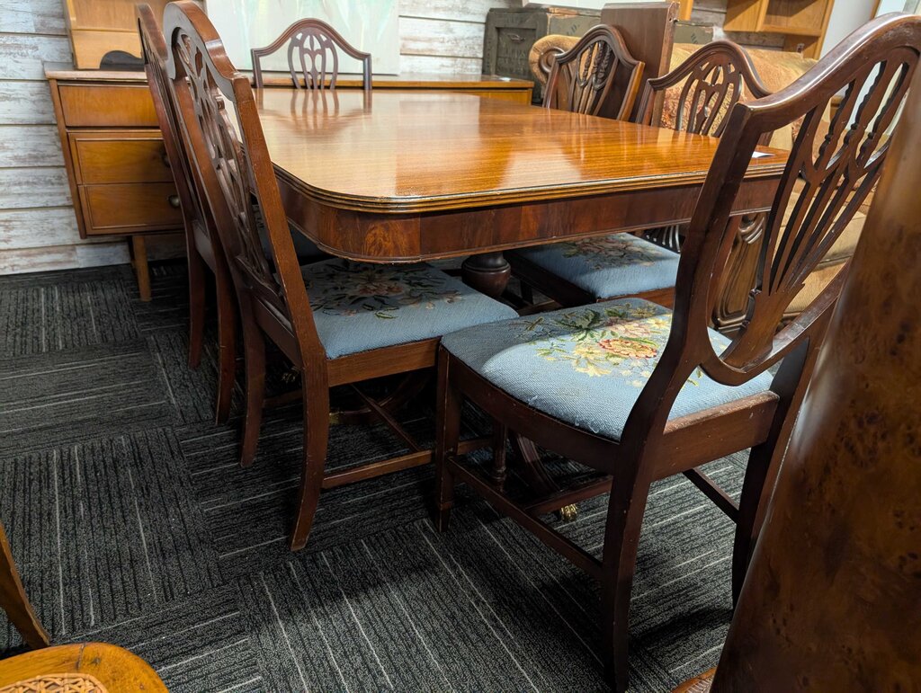 Vintage Mahogany Table With Six Chairs