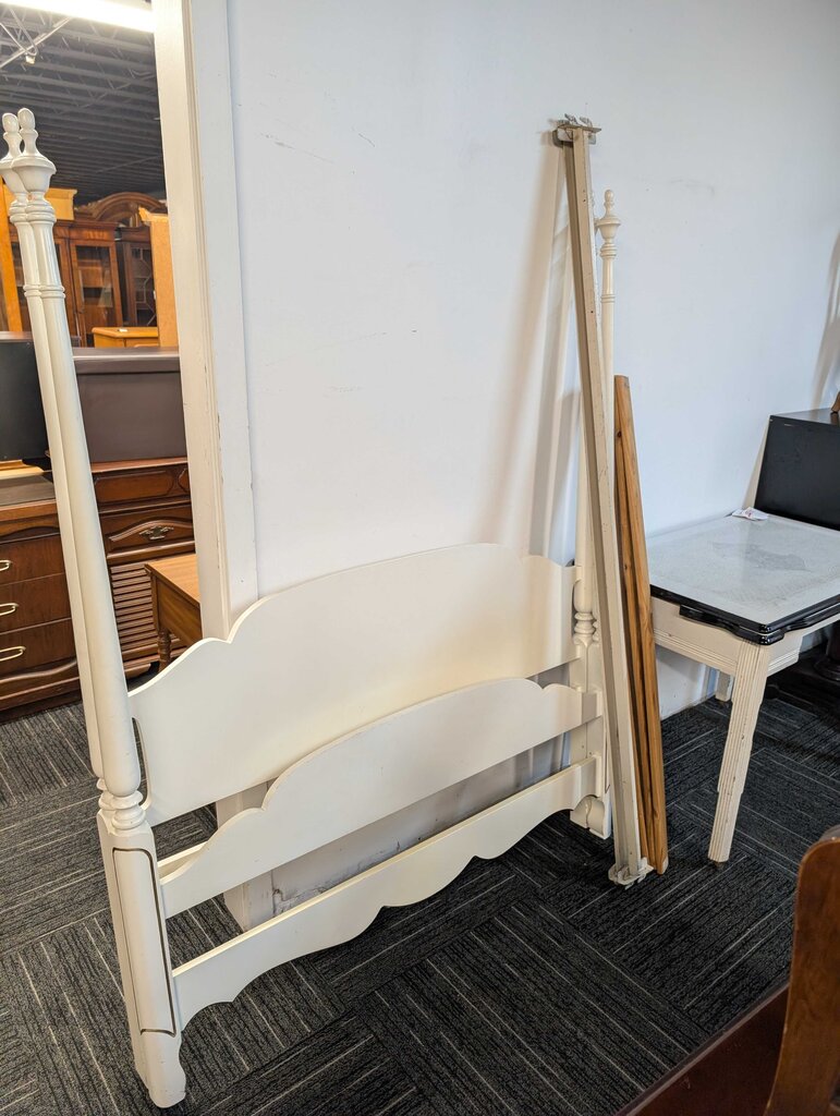 Full Size French Provincial Poster Bed