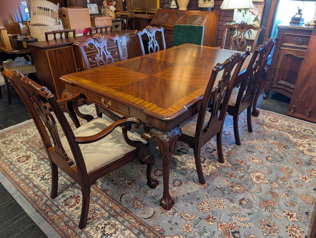 Spectacular Henkel Harris Mahogany Table With Six Chairs, Two Leave And Pads