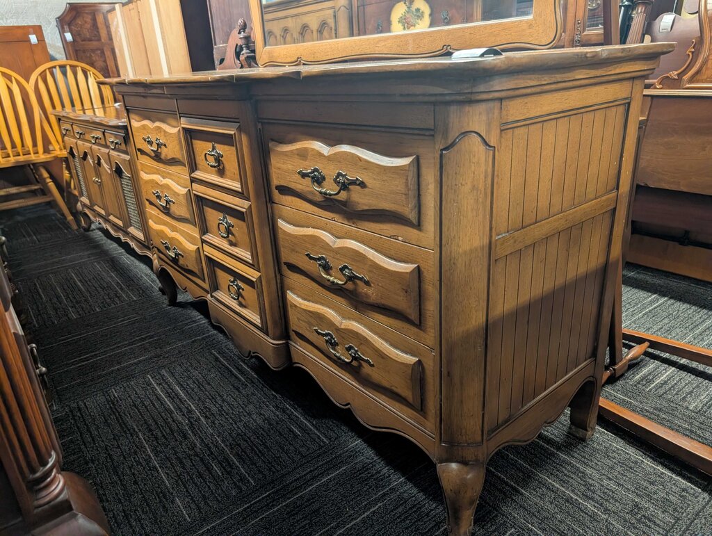 French Dresser