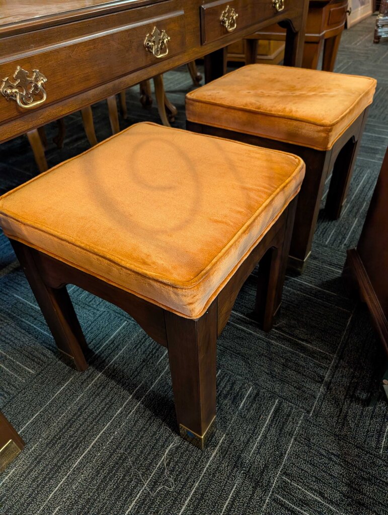 Pennsylvania House Sofa Table With Two Stools