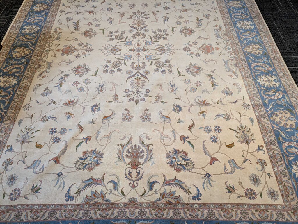 Hand Woven Wool Area Rug 9ft x 13ft