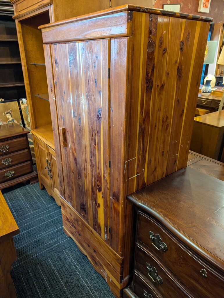 Kincaid Robes Cedar Closet
