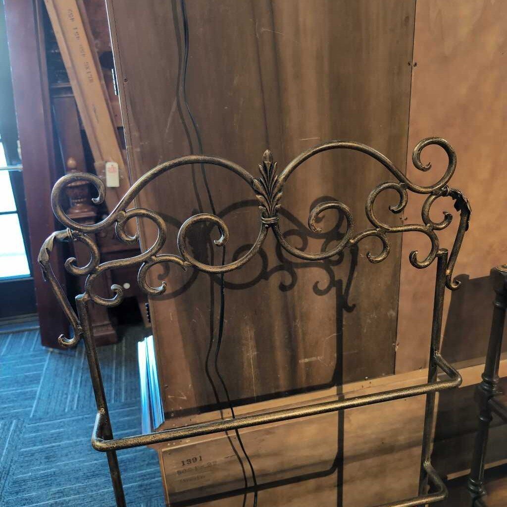 Contemporary Wrought Iron Towel Rack