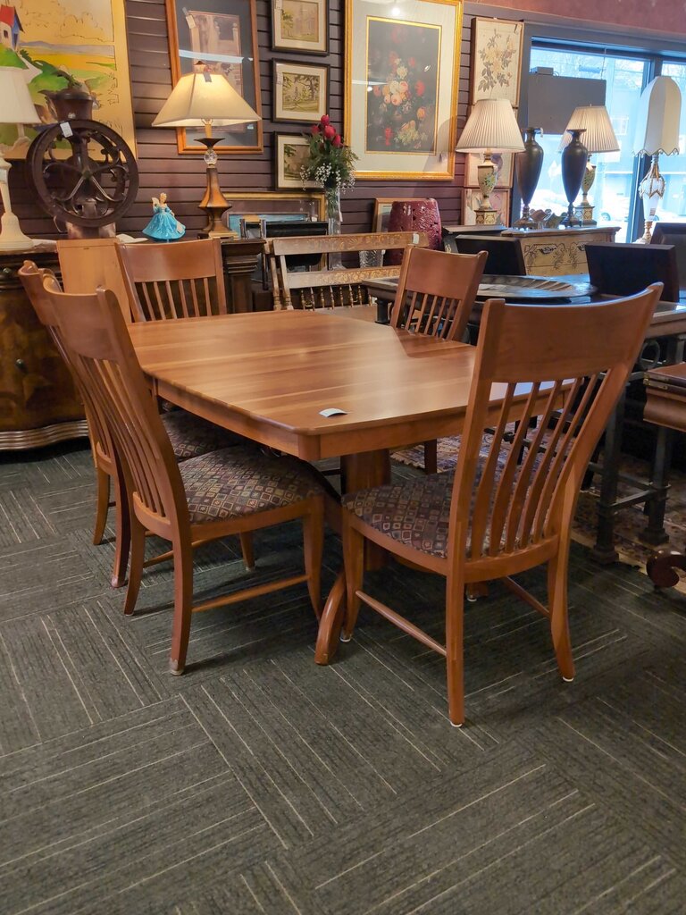 Dinning Room Table w/5 Chairs by Richardson Bros.