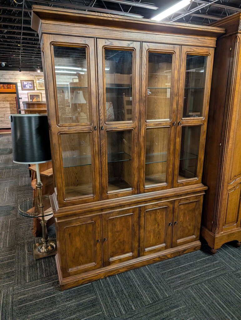Vintage Henredon China Cabinet (first floor delivery only)