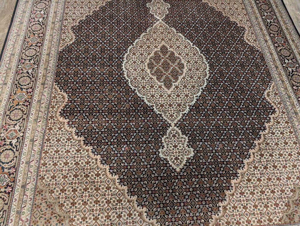 Hand Woven Wool Area Rug 8'x10'