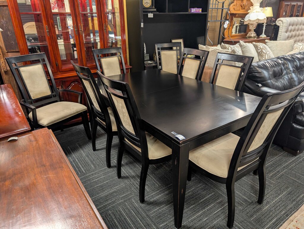 Modern Table With Eight Chairs