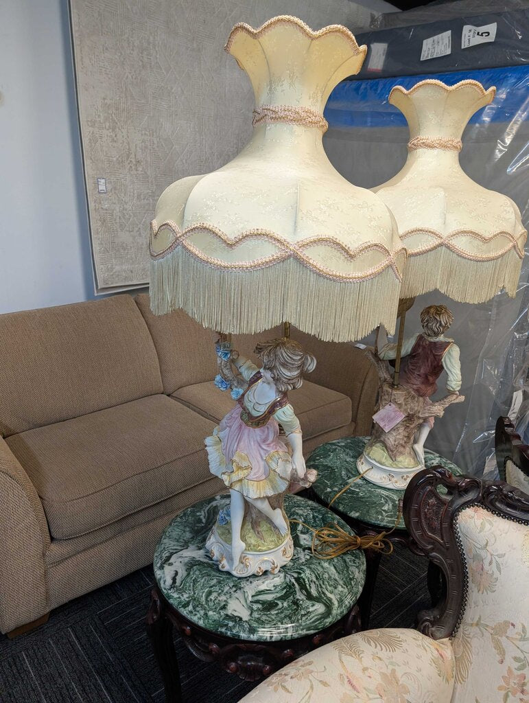 Union City Figural Ceramic Lamp