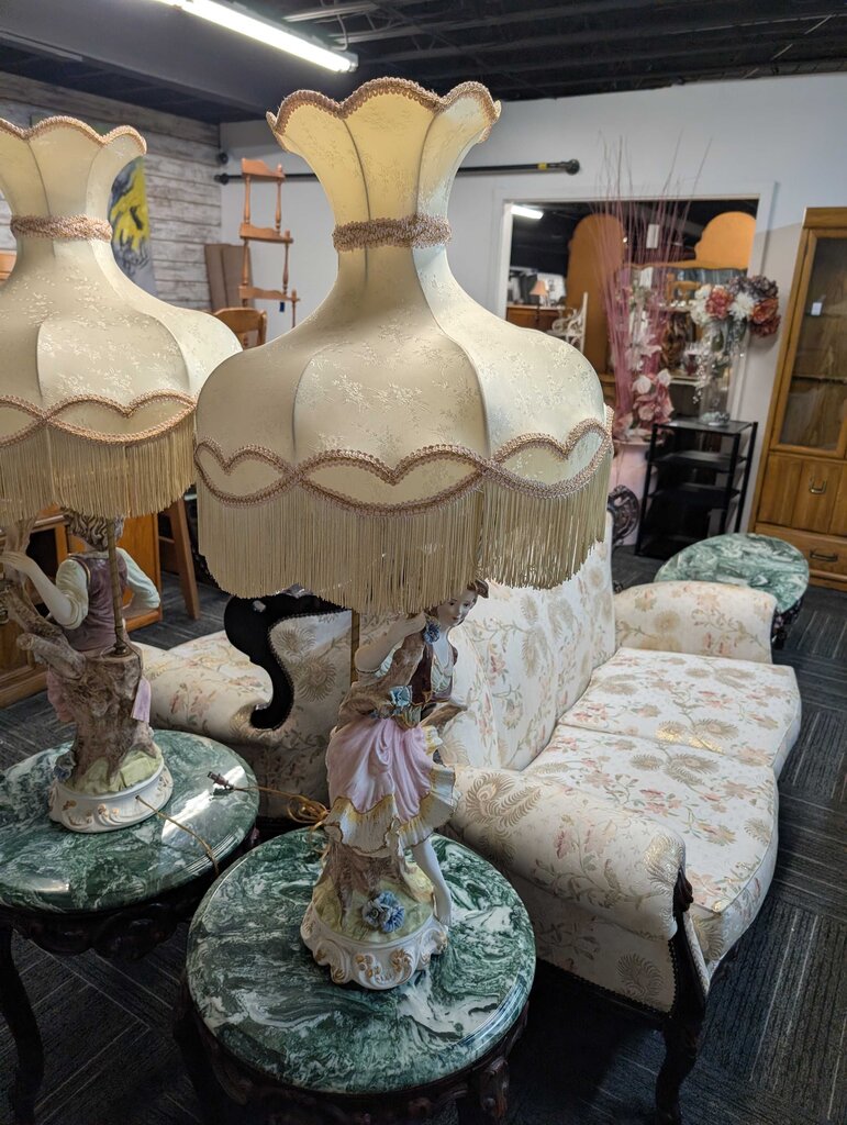 Union City Figural Ceramic Lamp