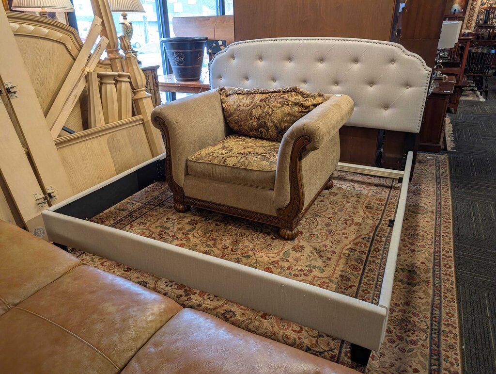 Like New Tufted King Size Bed