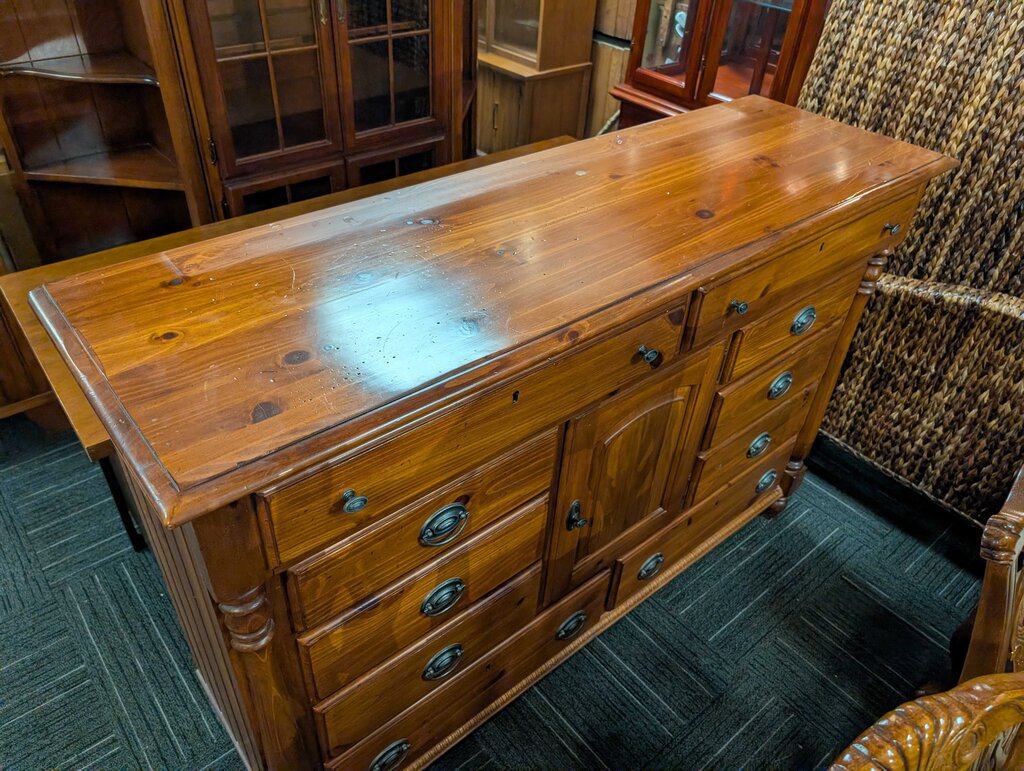 Thomas Kinkade Dresser With Mirror