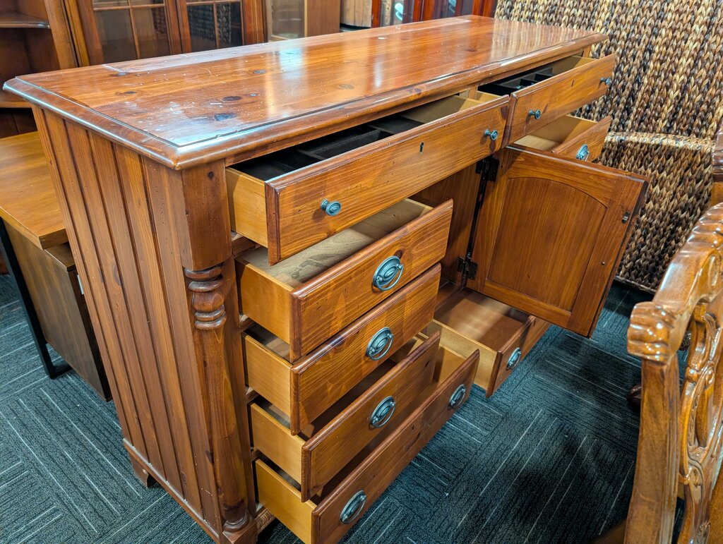 Thomas Kinkade Dresser With Mirror