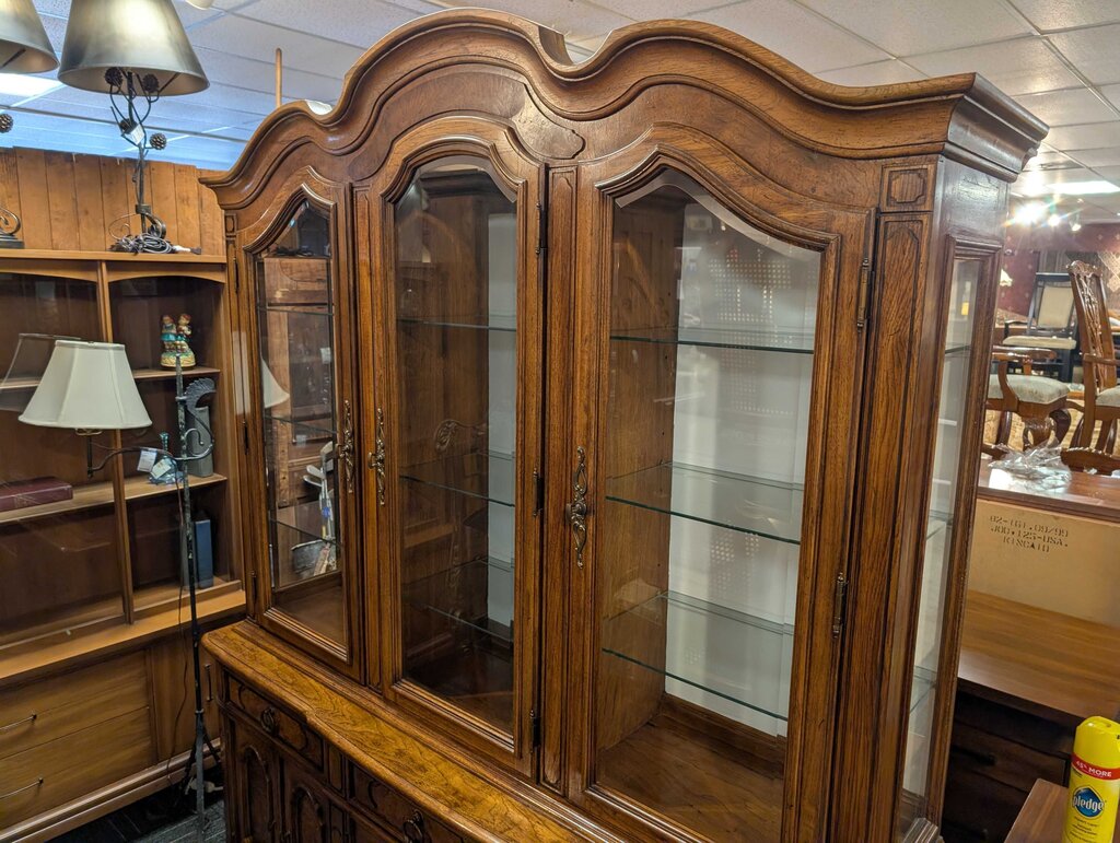 Thomasville China Cabinet