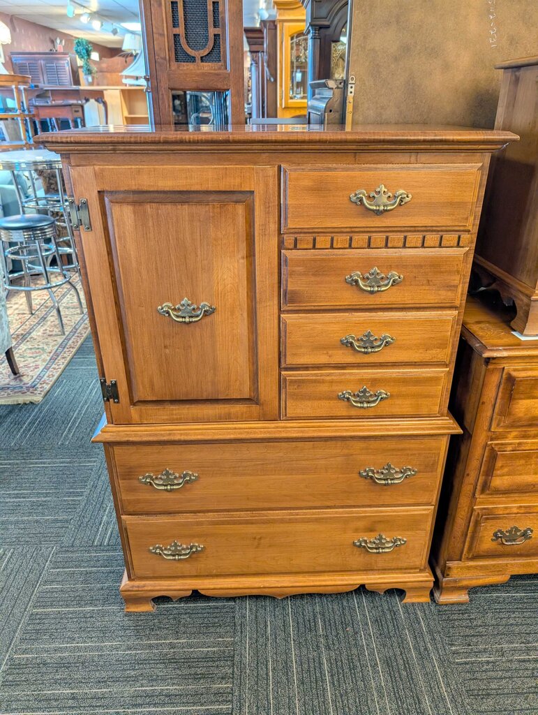 Solid Maple Chest by Moosehead Maple
