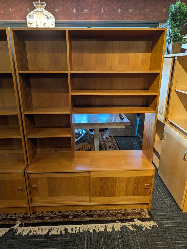 Danish Modern Bookshelf/Media Stand