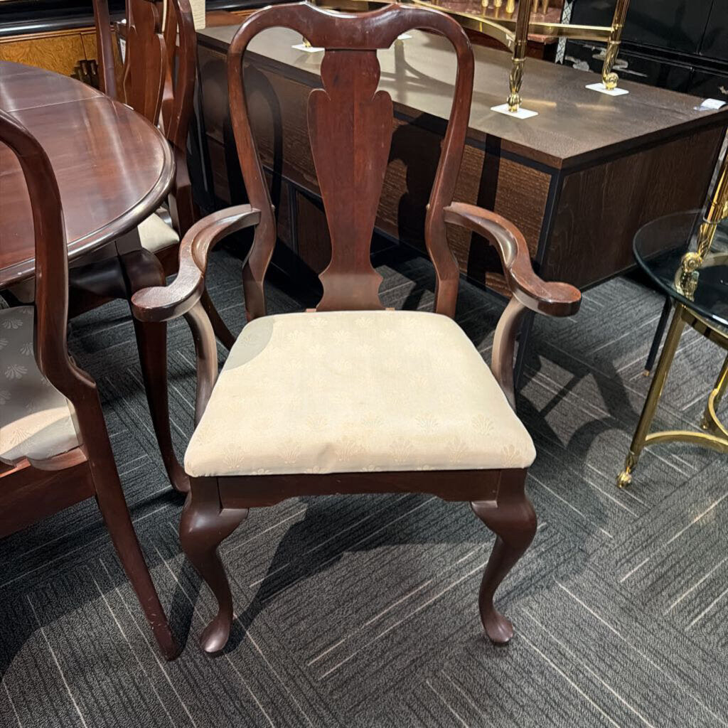 Queen Anne Cherry Table With Six Chairs