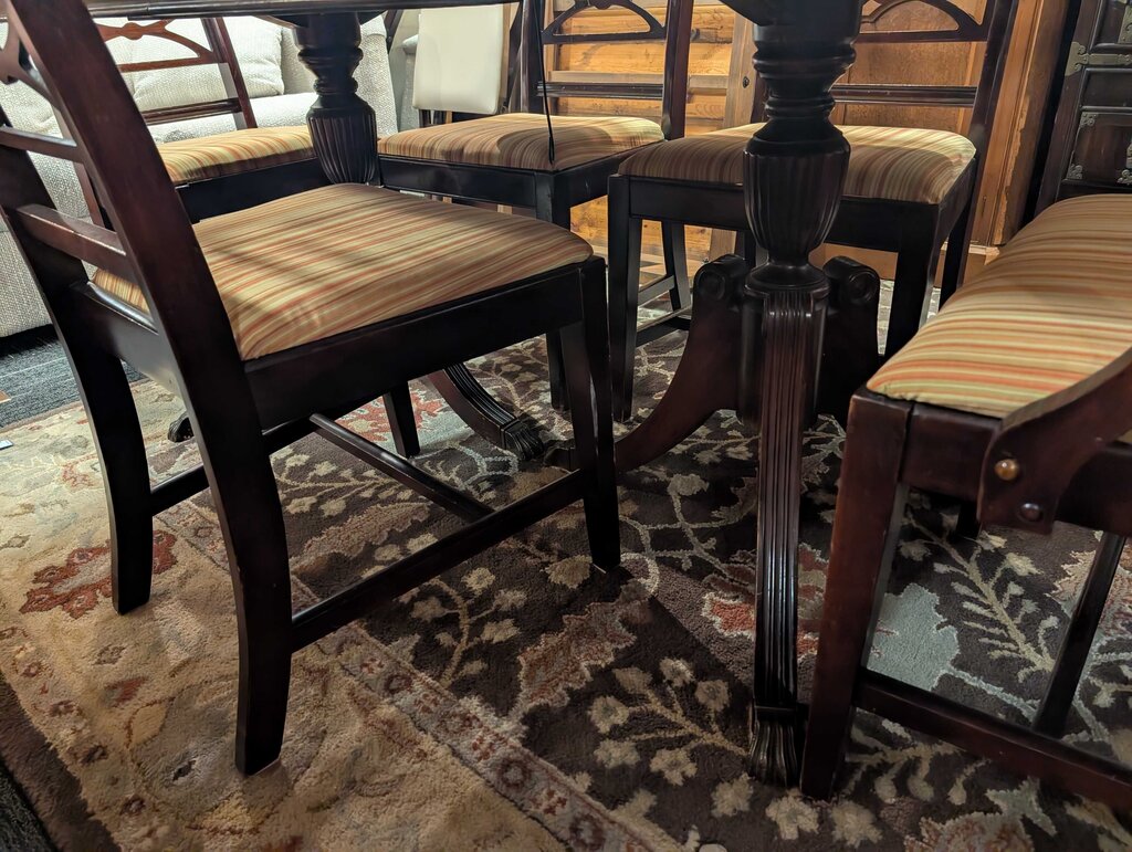 Vintage Mahogany Table With Five Chairs
