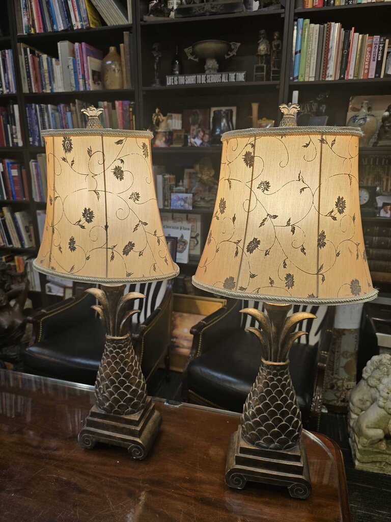 Pair of Pineapple Decorative lamps