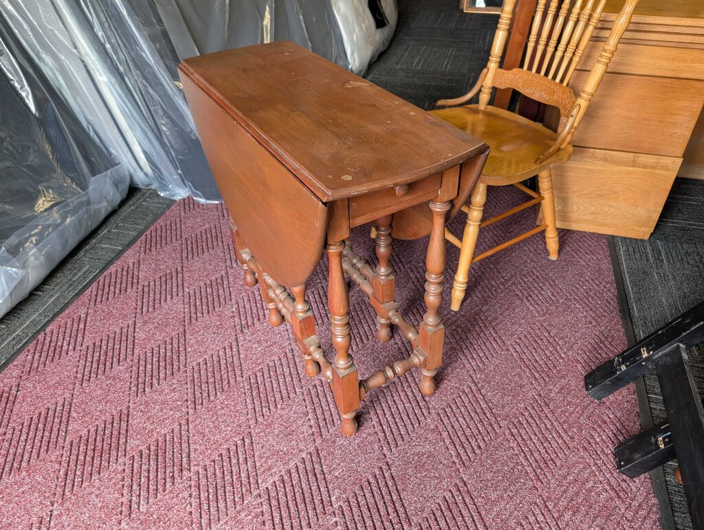 Vintage Gate leg Drop leaf Table