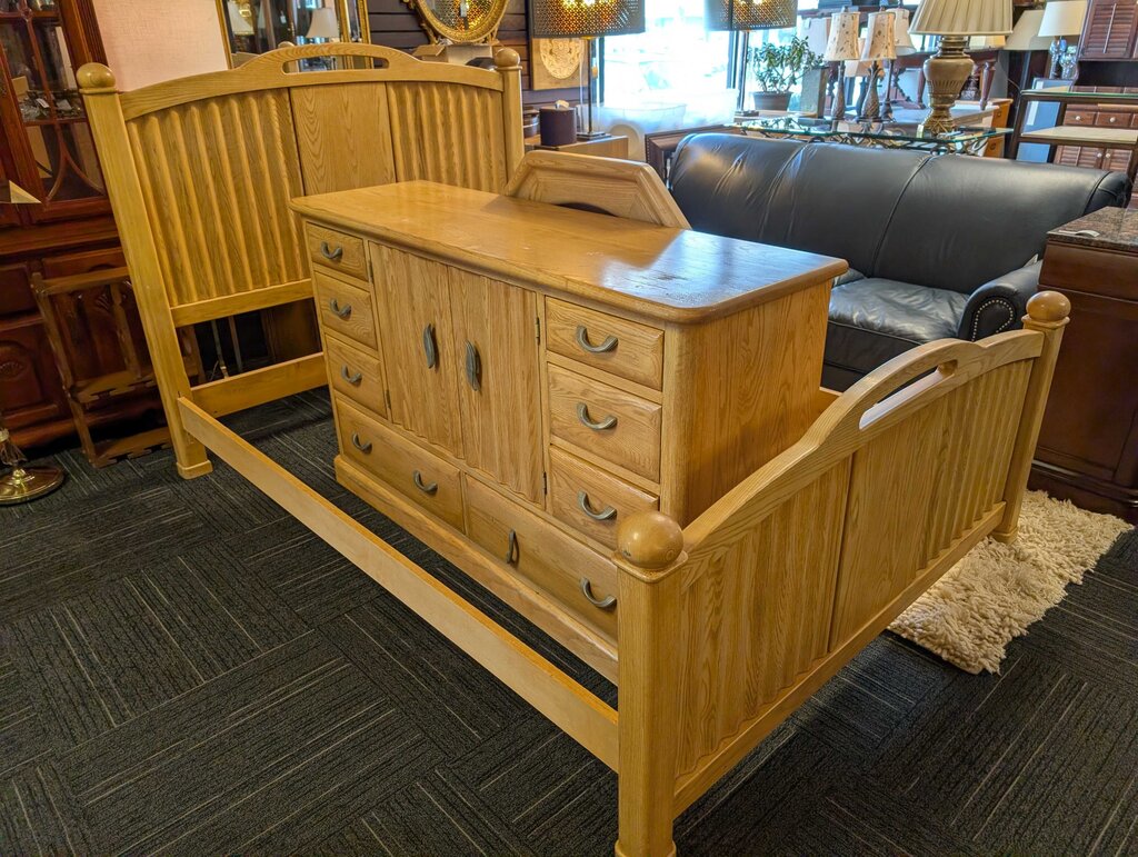 Pennsylvania House Queen Size Bed ( NO BED SLATS )