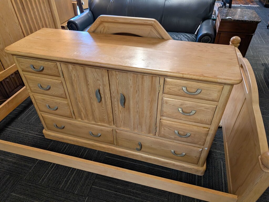 Pennsylvania House Oak Dresser With Mirror
