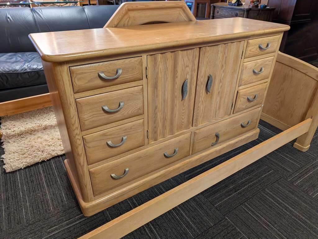 Pennsylvania House Oak Dresser With Mirror