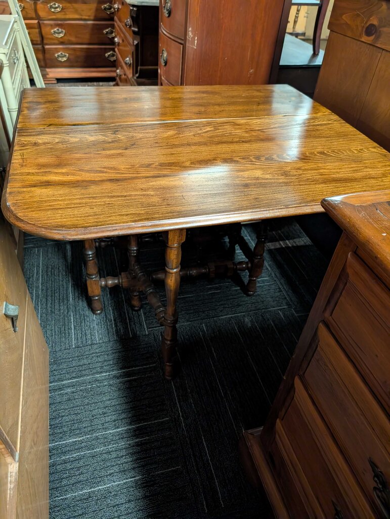 Vintage Gateleg Drop Leaf Table