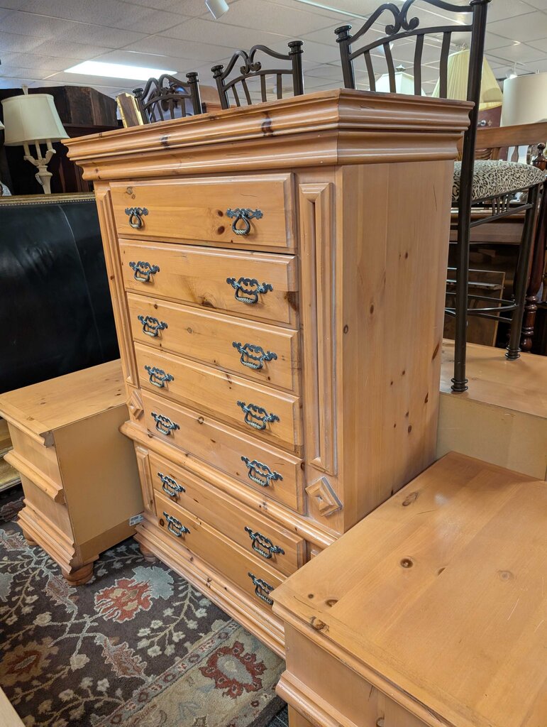Knotty Pine Finish Seven Drawer Chest