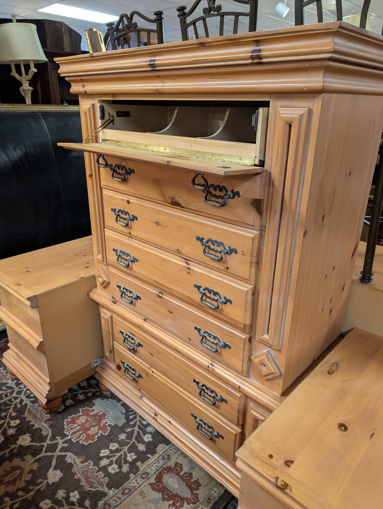 Knotty Pine Finish Seven Drawer Chest