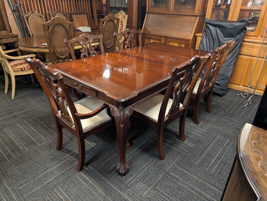 Mahogany Chippendale Style Table With Five Chairs