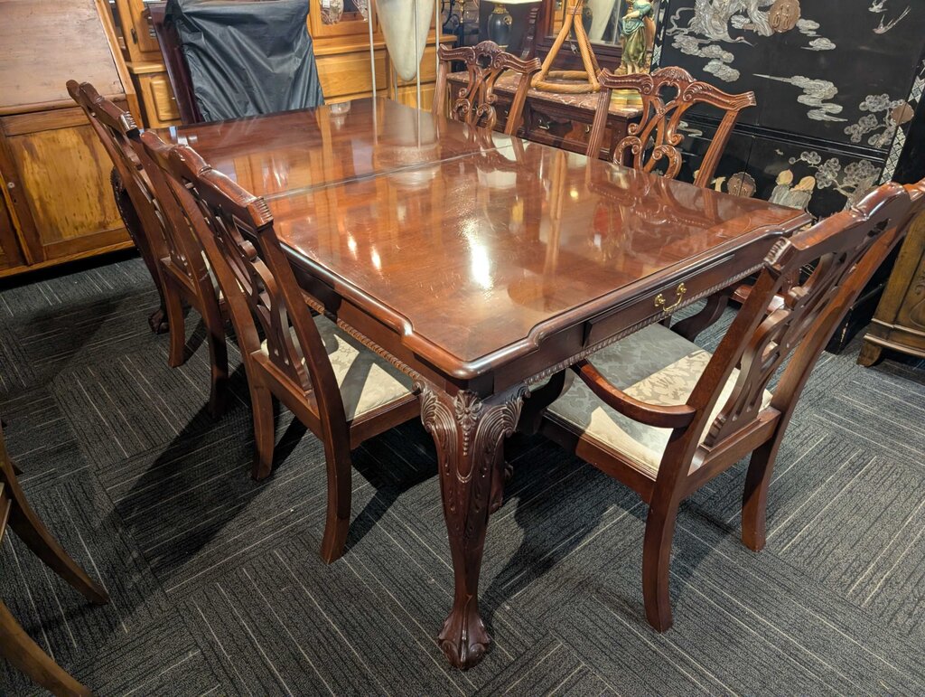 Mahogany Chippendale Style Table With Five Chairs
