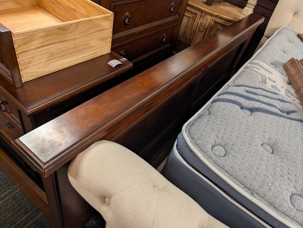 King Size Bed ByKlaussner