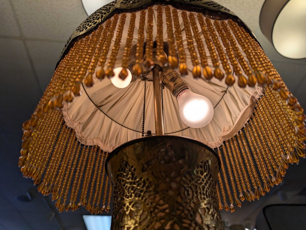Vintage Damascus Table Lamp