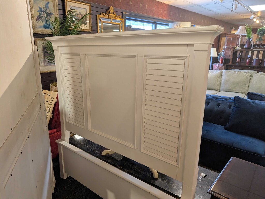 Queen Size Country Style Bed (no bed slats)
