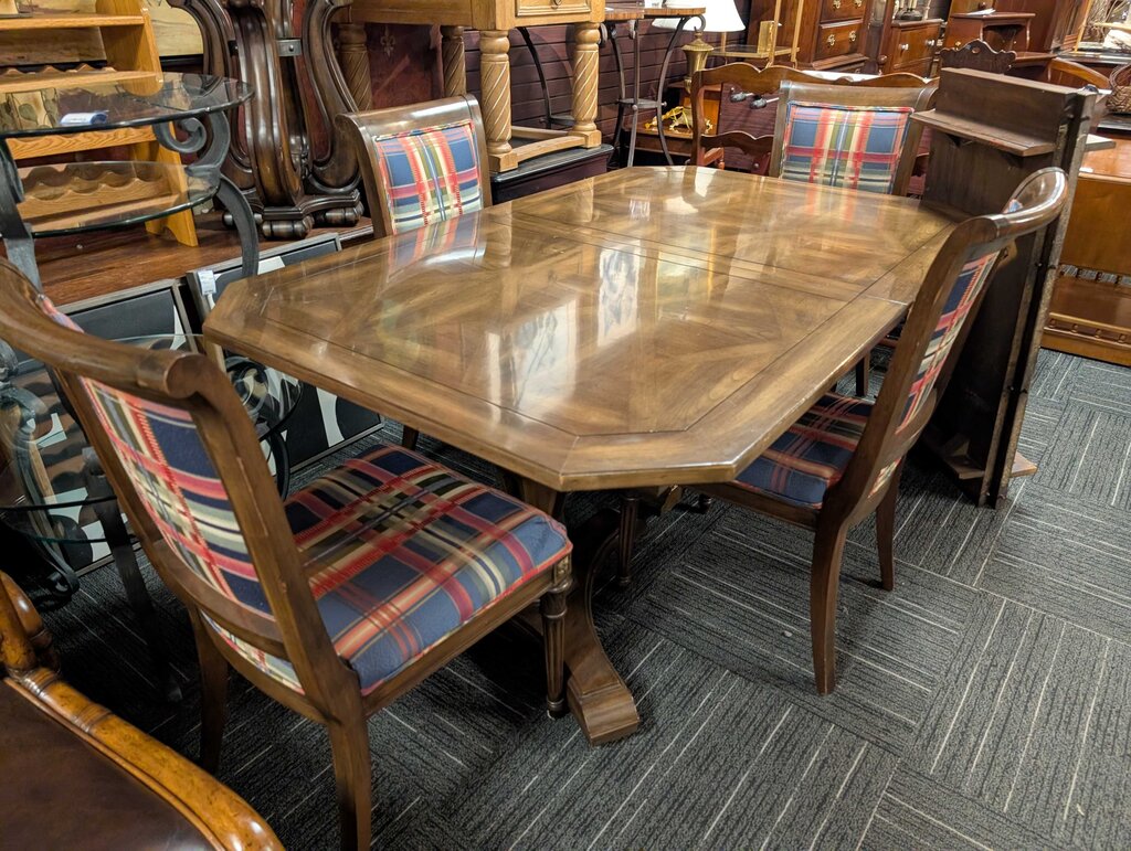 Vintage Table With Four Chairs