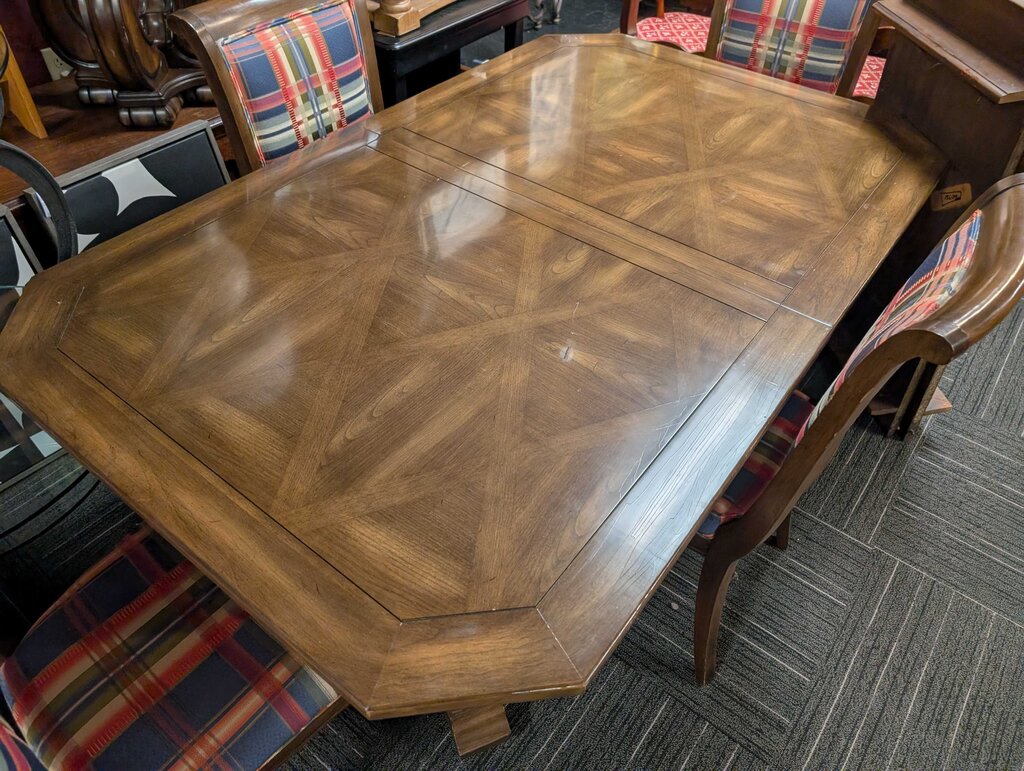 Vintage Table With Four Chairs