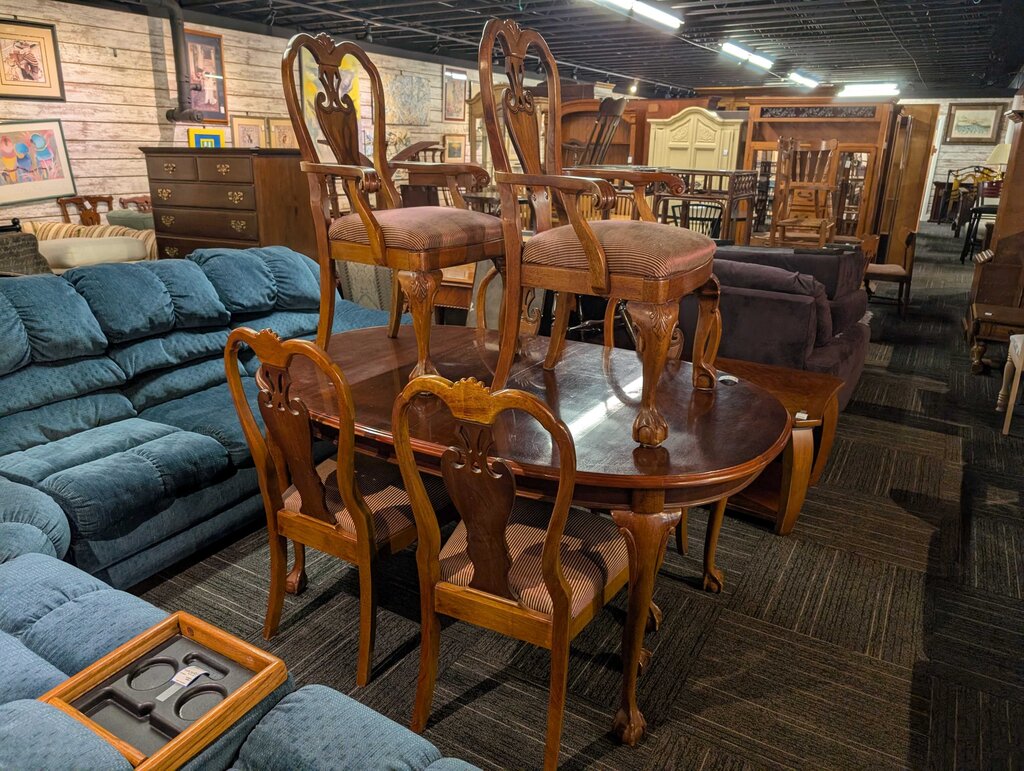 Formal Table With Six Chairs