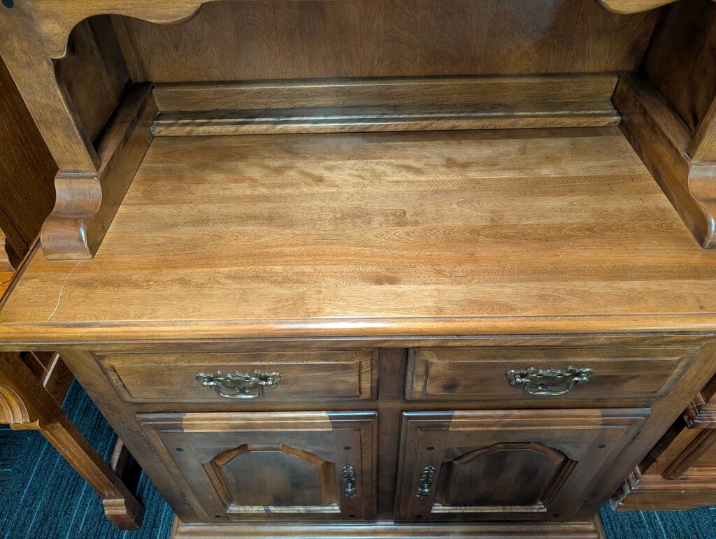 Maple Hutch
