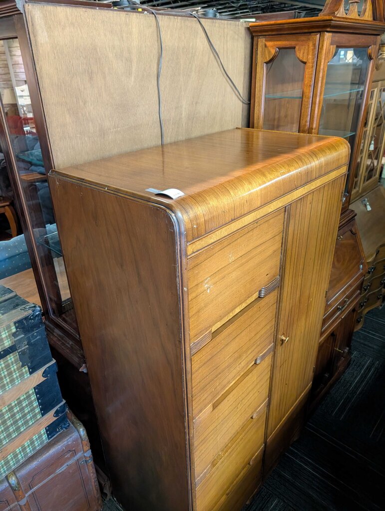 1930s Chifferobe