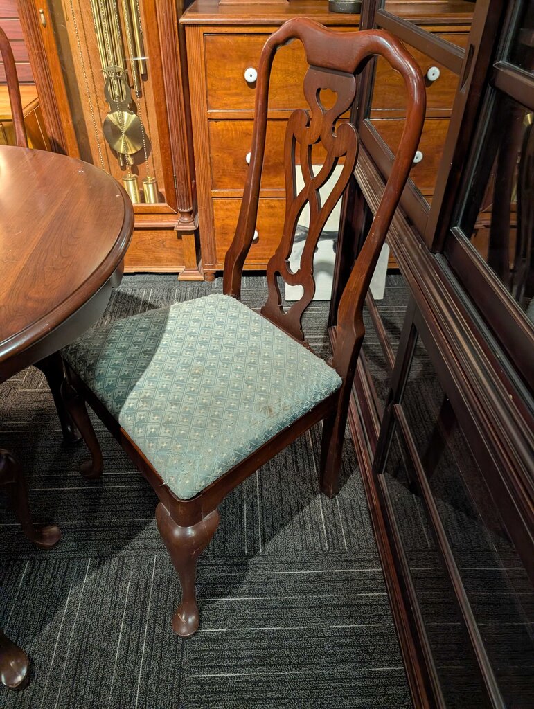 Cherry Queen Anne Table With Six Chairs