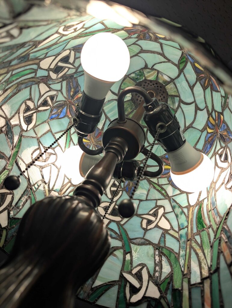 Tiffany Style Claw Foot Stained Glass Lamp