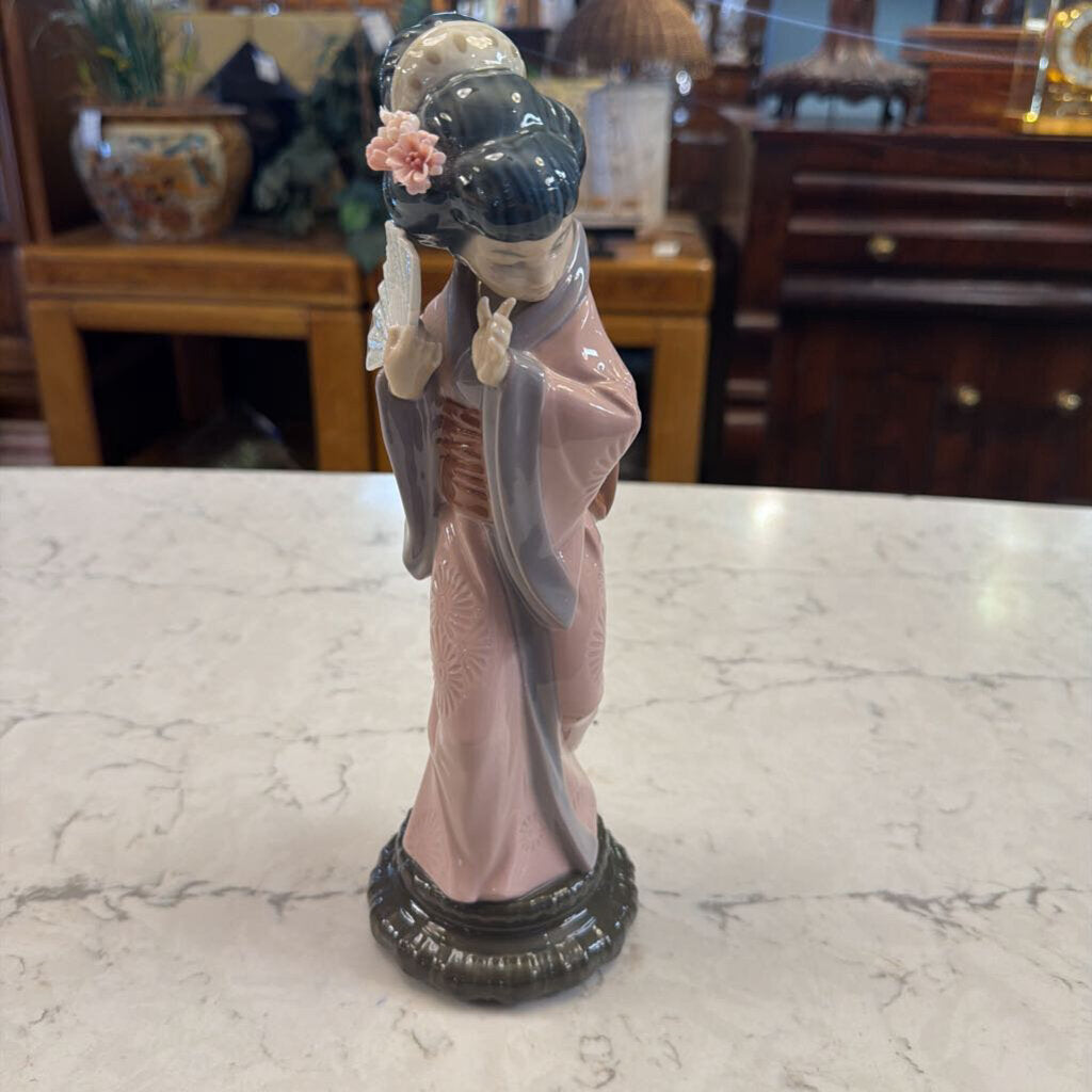 Lladro #4990 Porcelain Timid Japanese Girl Holding a Fan Figurine