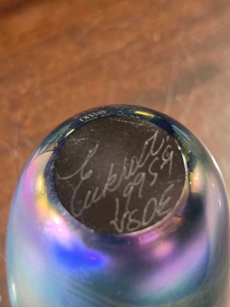 Signed Robert Eickholt Iridescent Pulled-Feather Art Glass Vase – Blue, Purple & Gold