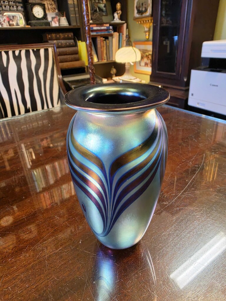 Signed Robert Eickholt Iridescent Pulled-Feather Art Glass Vase – Blue, Purple & Gold
