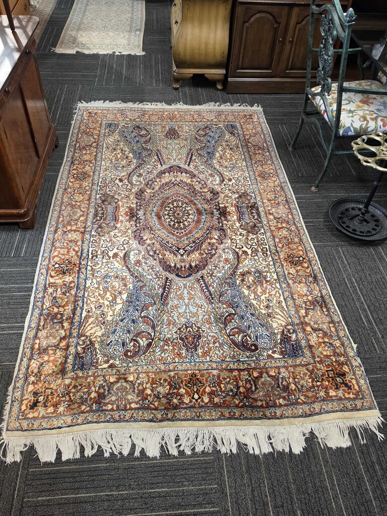 Fine Handwoven Isfahan-Style Oriental Rug – Intricate Floral Medallion & Boteh Design