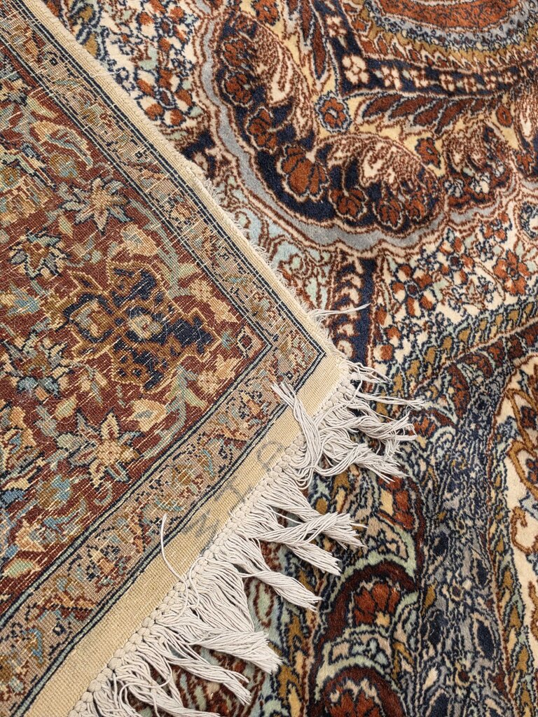 Fine Handwoven Isfahan-Style Oriental Rug – Intricate Floral Medallion & Boteh Design